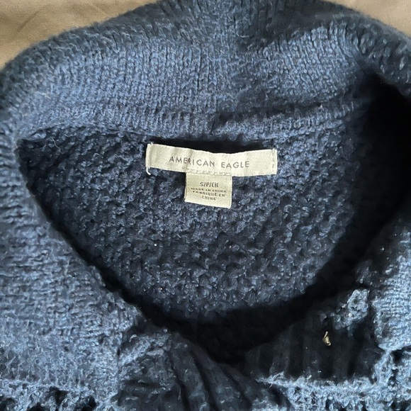 American Eagle Cropped CableKnit Sweater - Picture 4 of 5